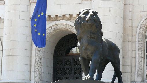 Търговец, доведен фалит, осъди Народното събрание,  ВАС и НАП за нарушение на правото на ЕС