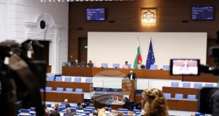 Мнозинството в парламента удължи на месец ваканцията на НС заради местните избори