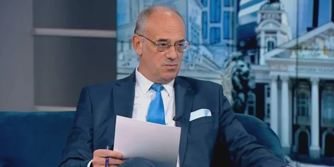 Проф. Атанас Семов: Формулата “ хората на някого“  в Конституционния съд е кощунствена и обида за демокрацията